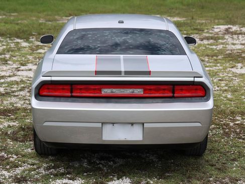 Used 2010 Dodge Challenger SE RWD image 9