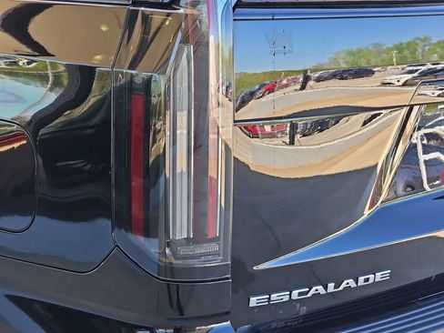 Certified 2025 Cadillac Escalade Sport Platinum AWD/4WD image 40