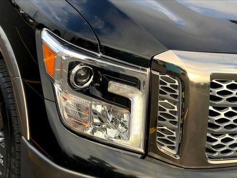 Used 2019 Nissan Titan Platinum Reserve AWD/4WD image 28