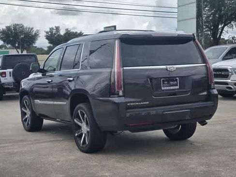 Used 2016 Cadillac Escalade Luxury RWD image 4