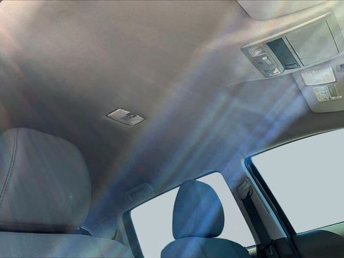 Used 2017 Toyota Tacoma SR5 AWD/4WD image 13