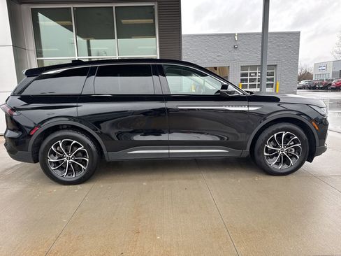 Used 2025 Lincoln Nautilus Premier image 7