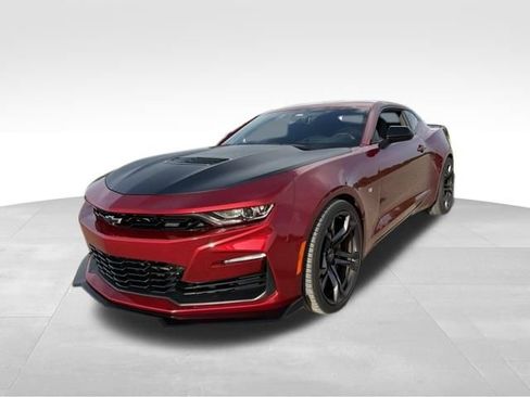 Used 2021 Chevrolet Camaro SS RWD image 8