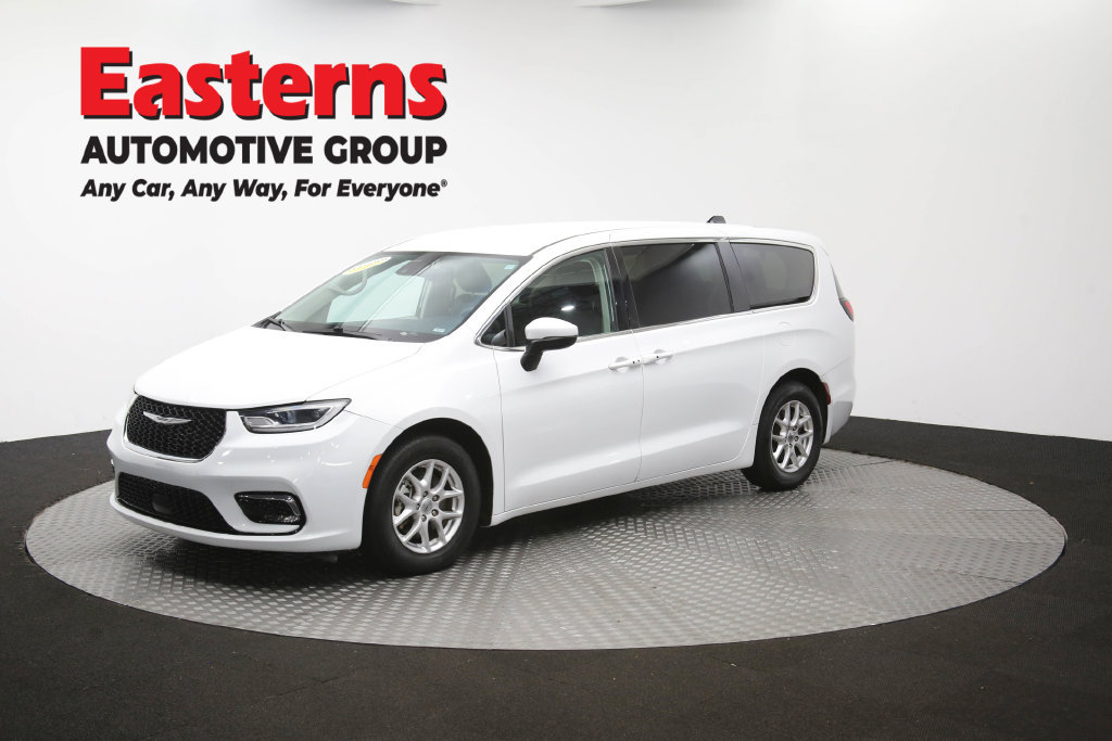 Used 2023 Chrysler Pacifica Touring-L FWD image 60