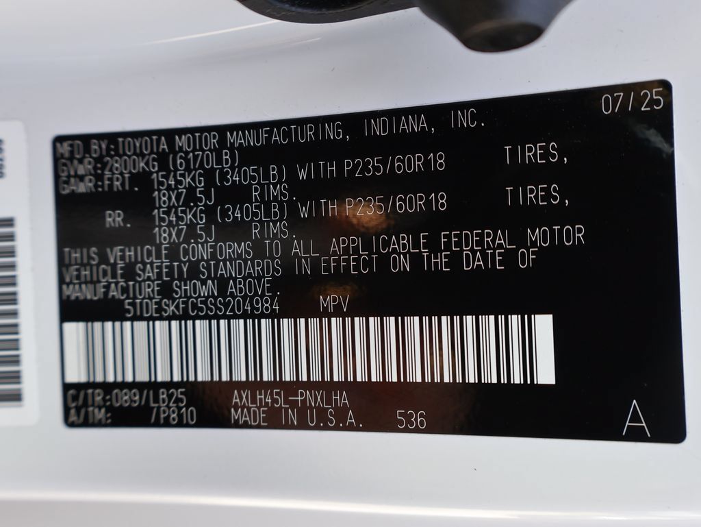 Used 2025 Toyota Sienna Platinum AWD/4WD image 40