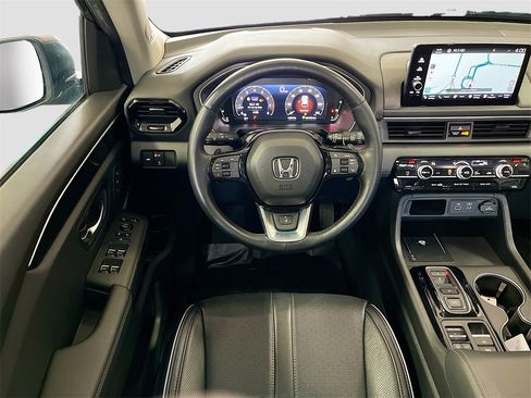 Used 2025 Honda Pilot Elite image 24