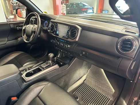 Certified 2022 Toyota Tacoma TRD Sport w/ TRD Premium Sport Package AWD/4WD image 17