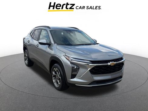 Used 2025 Chevrolet Trax LT image 1