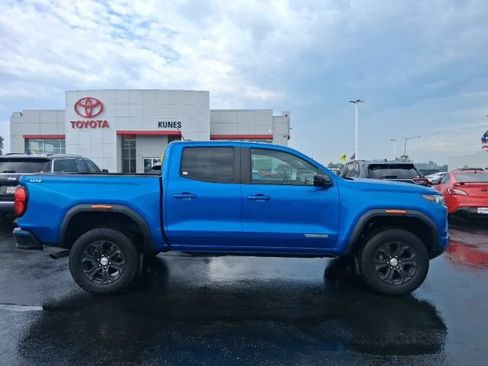 Used 2024 GMC Canyon Elevation w/ Elevation Premium Package AWD/4WD image 5