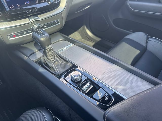 Used 2021 Volvo XC60 T5 R-Design w/ Protection Package Premier FWD image 18
