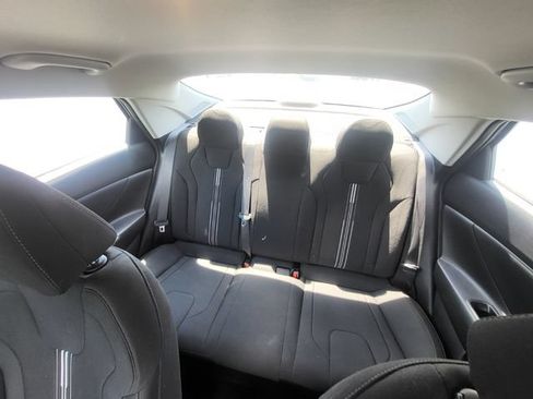Used 2022 Hyundai Elantra SEL FWD image 11