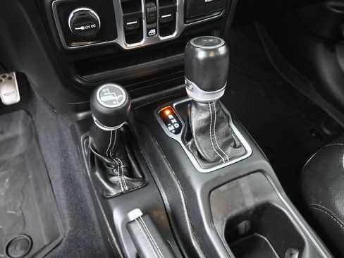 Used 2019 Jeep Wrangler Unlimited Sahara image 29