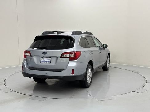 Used 2017 Subaru Outback 2.5i Premium image 5