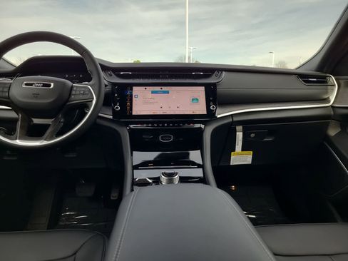 New 2026 Jeep Grand Cherokee Limited AWD/4WD image 18