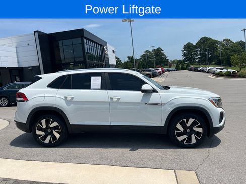 Certified 2024 Volkswagen Atlas Cross Sport SE FWD image 4