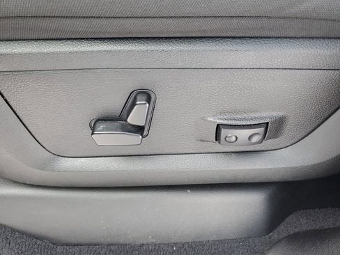 Used 2024 RAM 2500 Big Horn w/ Bed Utility Group image 26