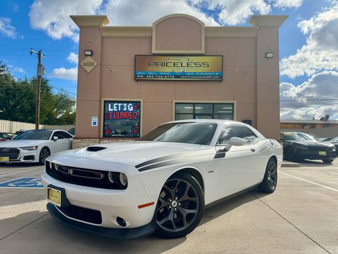 Used 2019 Dodge Challenger R/T image 1