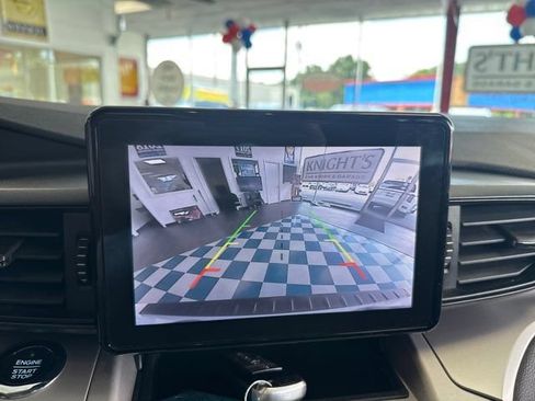 Used 2020 Ford Explorer XLT AWD/4WD image 19