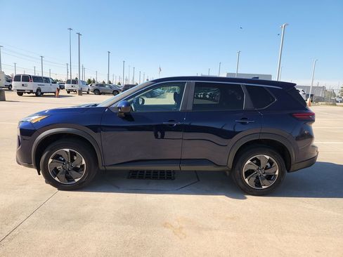 Used 2025 Nissan Rogue SV image 8