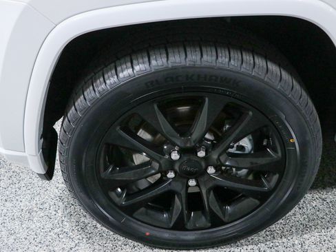 Used 2022 Jeep Grand Cherokee Laredo X AWD/4WD image 11