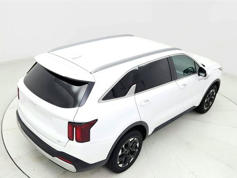 Used 2024 Kia Sorento S AWD/4WD image 17