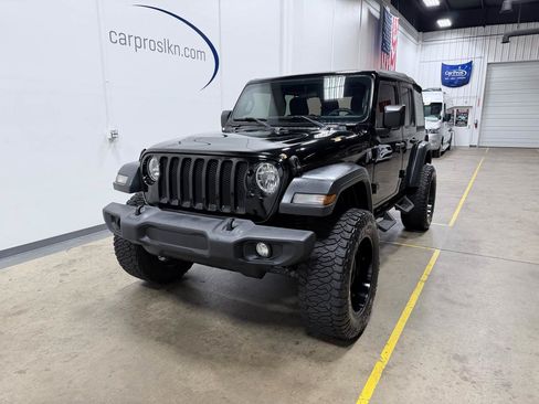 Used 2018 Jeep Wrangler Unlimited Sport AWD/4WD image 3
