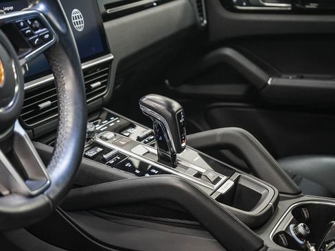 Certified 2022 Porsche Cayenne AWD/4WD image 24