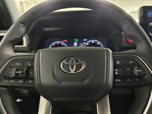 Certified 2025 Toyota Tacoma TRD Off-Road image 35