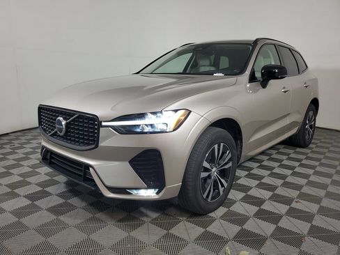 Used 2024 Volvo XC60 B5 Core w/ Protection Package Premier AWD/4WD image 4
