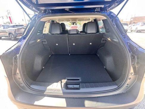 New 2025 Nissan Kicks SR image 11