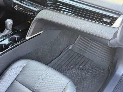 Used 2025 Toyota Camry XLE FWD image 23