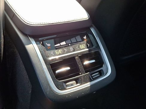 Used 2024 Volvo XC90 T8 Plus w/ Protection Package Premier AWD/4WD image 12
