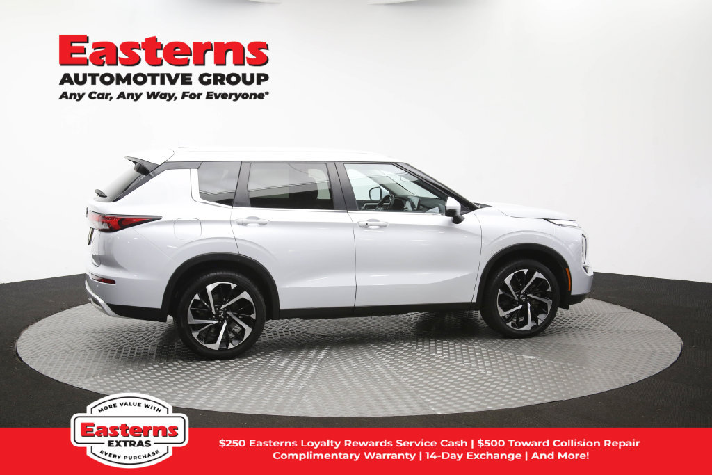 Used 2024 Mitsubishi Outlander SE AWD/4WD image 46