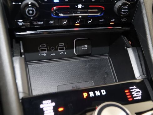 Used 2024 Jeep Grand Cherokee Overland w/ Luxury Tech Group IV image 31