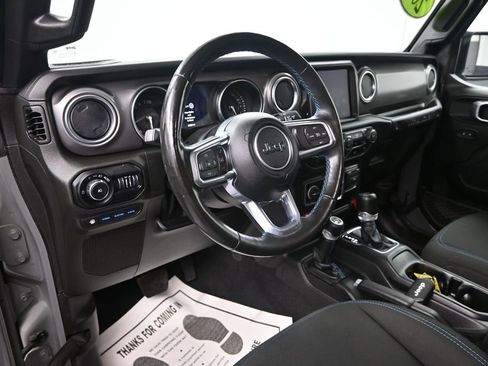 Used 2022 Jeep Wrangler Unlimited Rubicon 4xe w/ Cold Weather Group AWD/4WD image 12