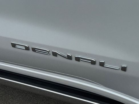 Used 2023 GMC Sierra 1500 Denali Ultimate AWD/4WD image 9