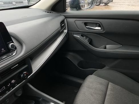Used 2025 Nissan Rogue SV FWD image 34