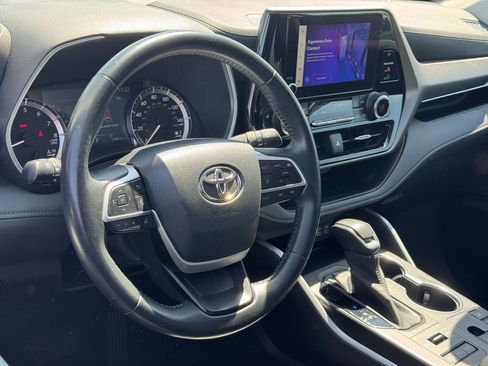 Used 2023 Toyota Highlander XLE image 20