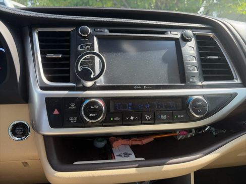Used 2015 Toyota Highlander Limited Platinum AWD/4WD image 6