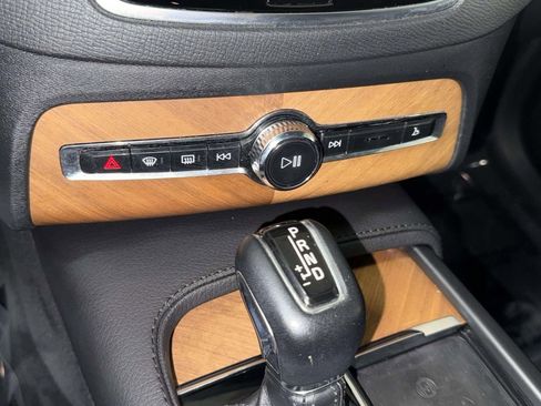 Used 2022 Volvo XC90 T6 Momentum w/ Climate Package AWD/4WD image 25