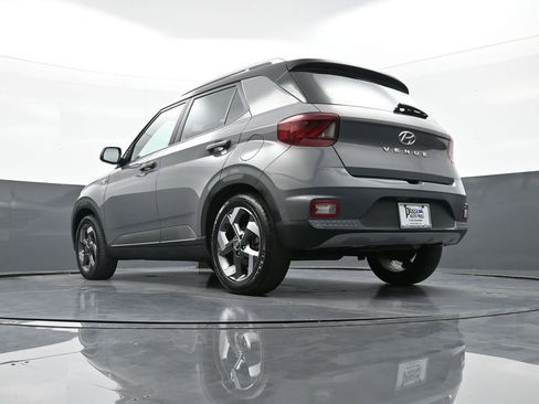 Certified 2022 Hyundai Venue Limited FWD image 29