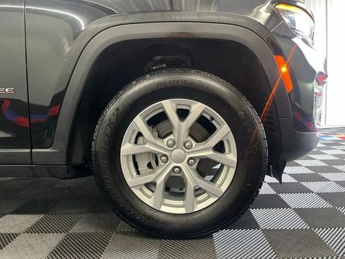 Used 2023 Jeep Grand Cherokee Limited image 25