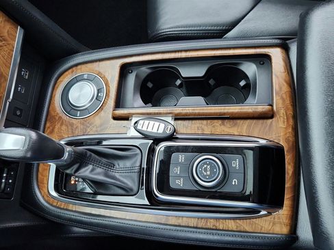 Used 2024 Nissan Armada SL w/ Captain's Chairs Package RWD image 32