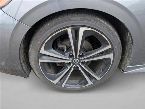 Used 2020 Nissan Sentra SR w/ Premium Package FWD image 10