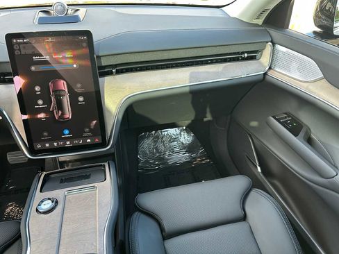 Certified 2025 Volvo EX90 Ultra image 18