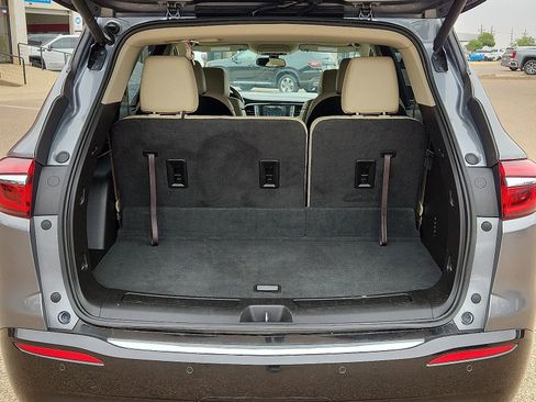 Used 2019 Buick Enclave Essence image 9
