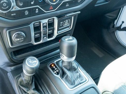 Certified 2025 Jeep Wrangler Unlimited Sahara AWD/4WD image 21