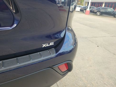 Certified 2023 Toyota Highlander XLE image 11