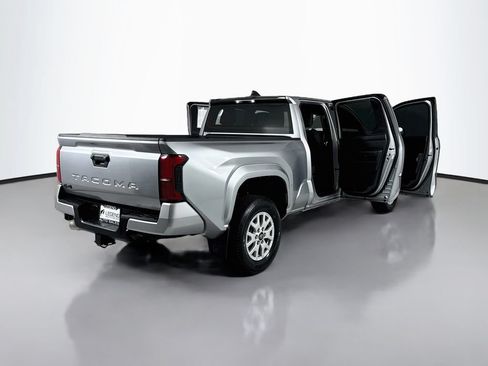 Used 2024 Toyota Tacoma SR5 AWD/4WD image 22