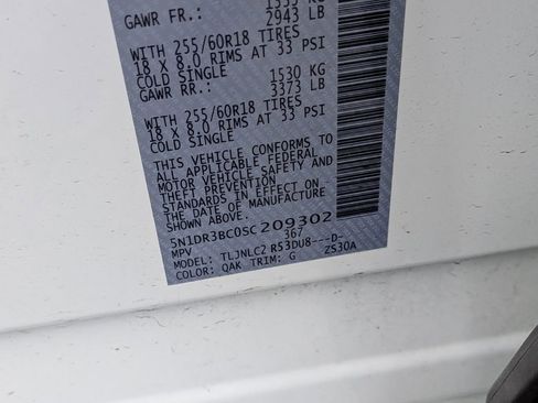 Used 2025 Nissan Pathfinder SV image 32